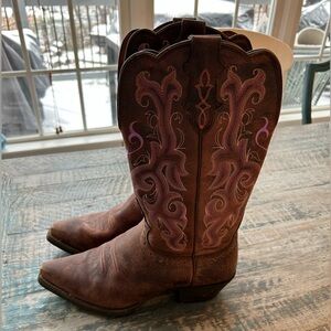Justin Women’s Leather Cowboy Boots Size 7B Like New Purple Stitching 13.5” tall